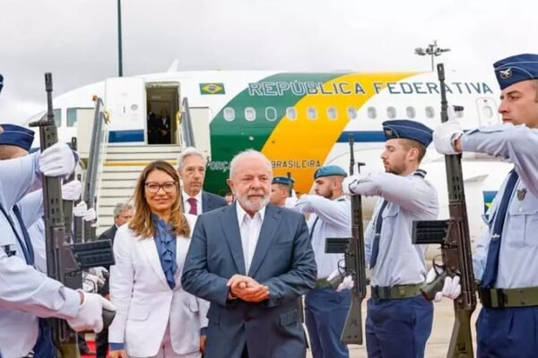 Janja vai participar de evento com estilistas em Paris