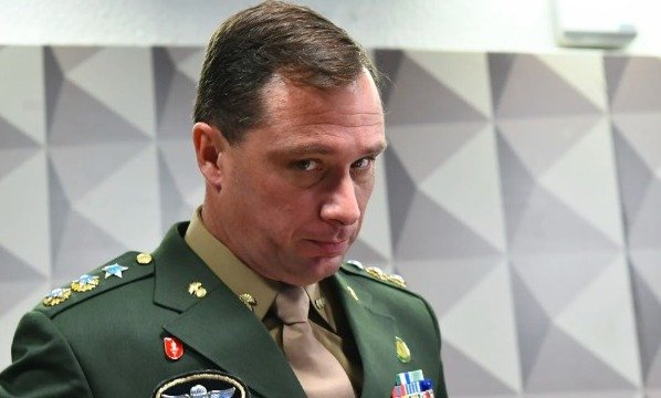 Advogado de Bolsonaro confronta Cid com áudio