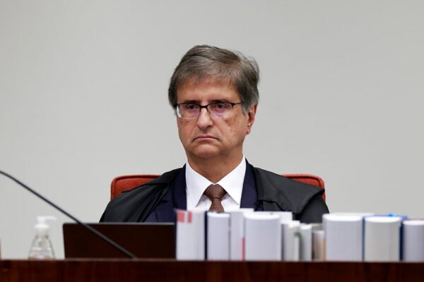 Advogado de Cid nega esclarecimentos sobre viagem da família aos EUA