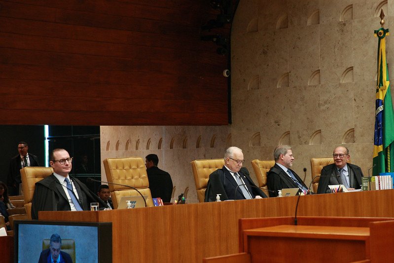 O ditador chinês causa furor nos decotes dos nossos juristocratas