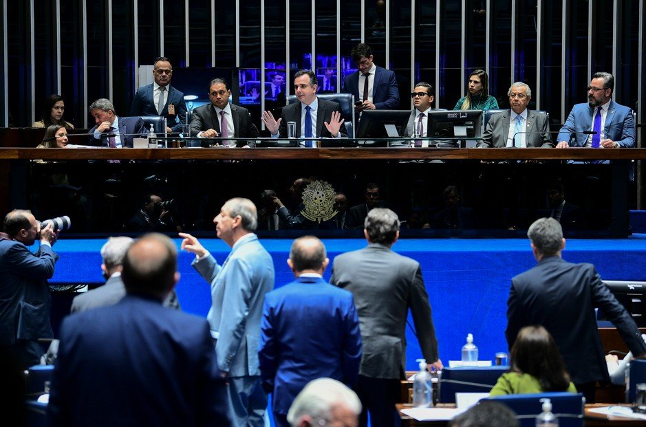 Partido de Bolsonaro tem acordo para eleger 44 senadores em 2026, diz site