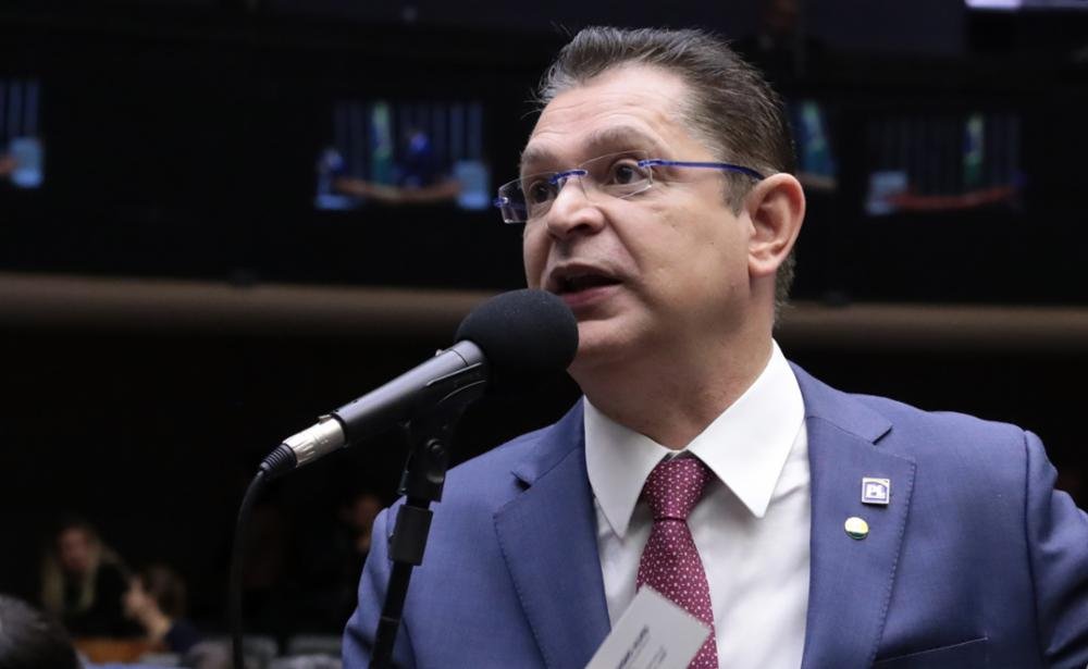 Hugo Motta lidera, de forma velada, movimento contra anistia