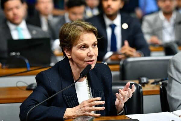 Oposição no Senado propõe cortes no PAC para eliminar aumento do IOF