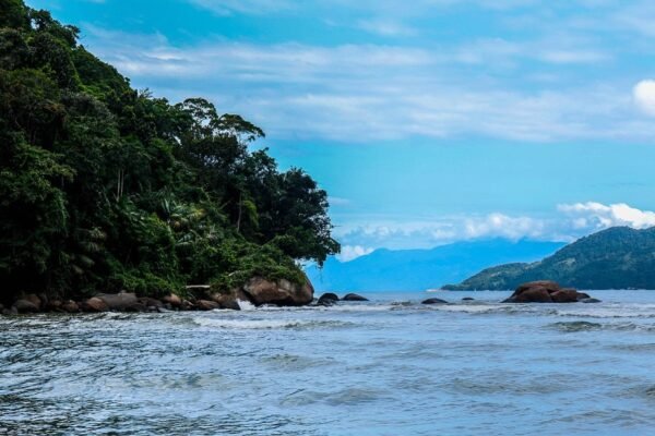 Ubatuba proíbe tendas e barracas nas praias da cidade Ubatuba proíbe tendas e barracas nas praias da cidade