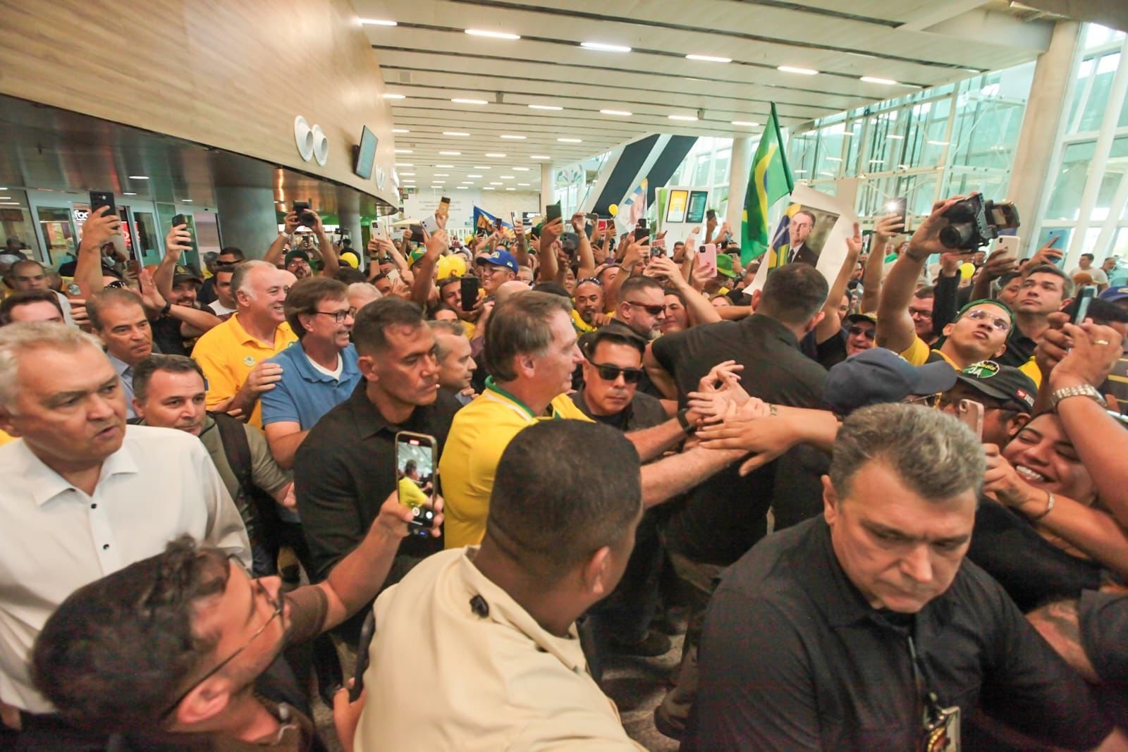 Bolsonaro almoça com influenciadores em Natal