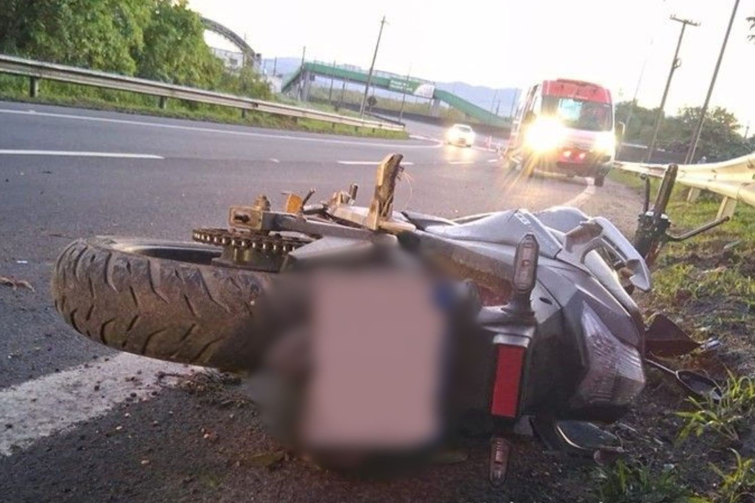 Motociclista morre após bater em guard-rail e ser arremessado na rodovia Cônego D. Rangoni, SP