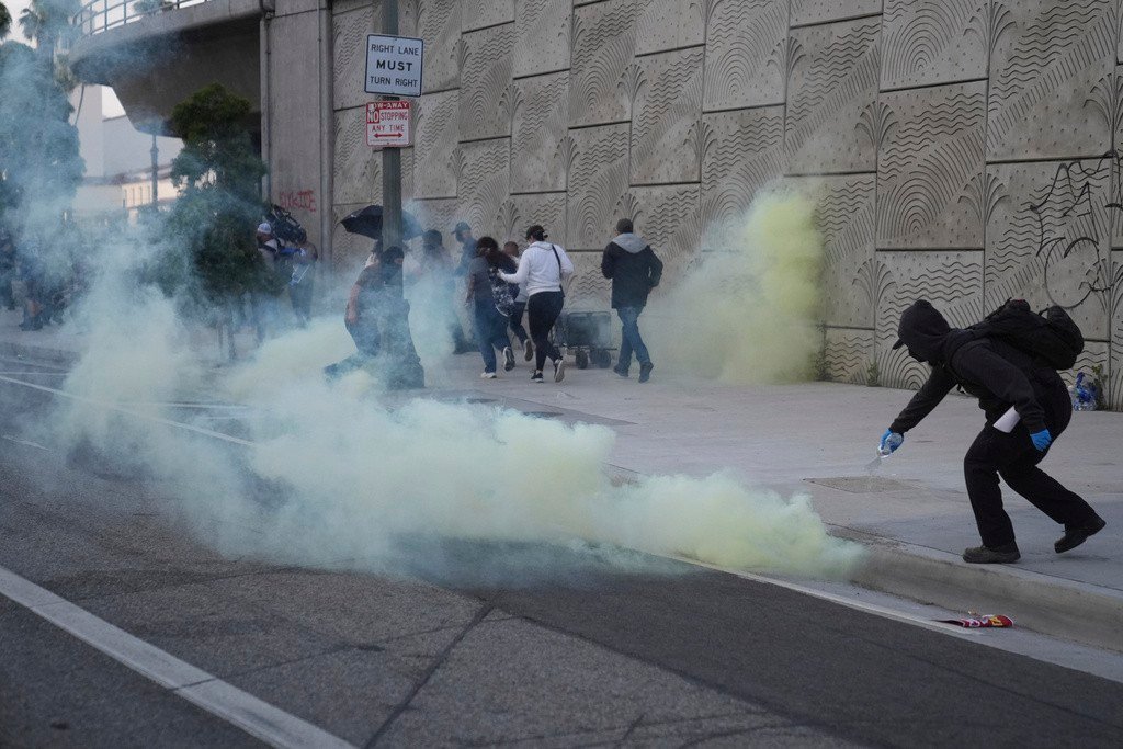 Trump envia Guarda Nacional a LA, contra vontade do governador, para conter protestos