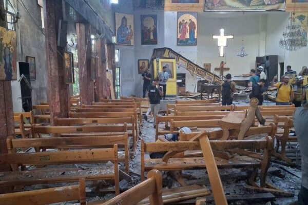 Homem-bomba ataca igreja síria em Damasco durante missa