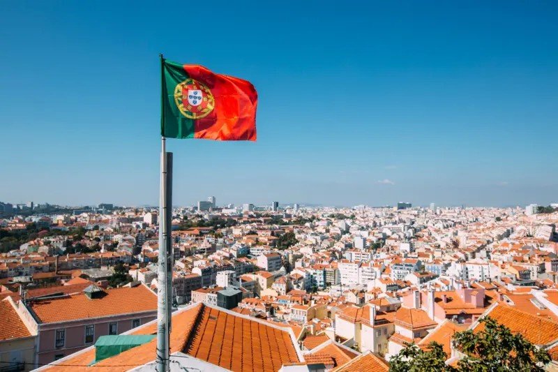 Portugal vai notificar 5,3 mil brasileiros para que deixem o país