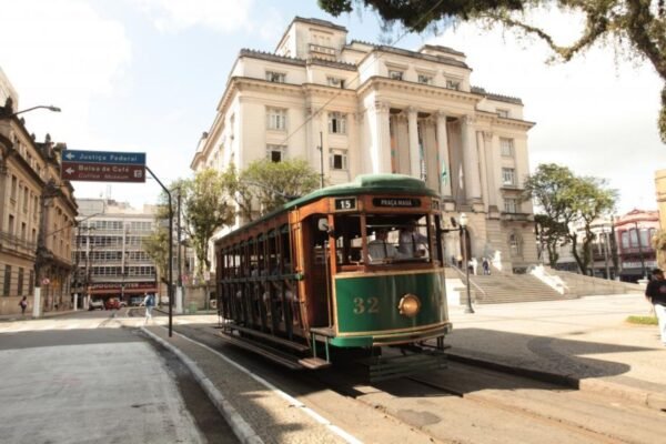 Bonde de Santos, SP, amplia horário de circulação em julho