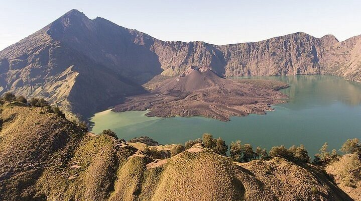 Trilha de mais de dois dias e um dos vulcões mais difíceis de escalar da Indonésia: como é ponto turístico onde brasileira caiu