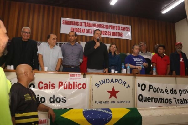 Santos cria conselho com sindicatos para facilitar diálogo entre portuários e poder público