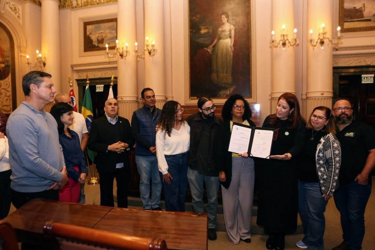 Professores de Santos terão aumento até 2028 com nova lei; veja valores