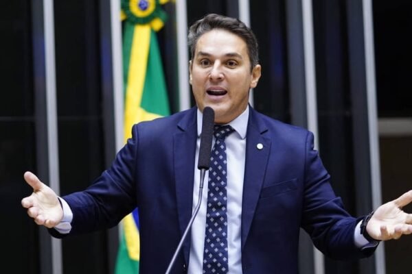 Veja como votou cada deputado no projeto que derruba aumento do IOF