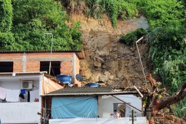 Justiça condena prefeitura de Guarujá a pagar R$ 60 mil a família que perdeu tudo em deslizamento