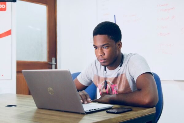 Prefeitura de Cubatão, SP, abre vagas para cursos técnicos a distância; veja como se inscrever