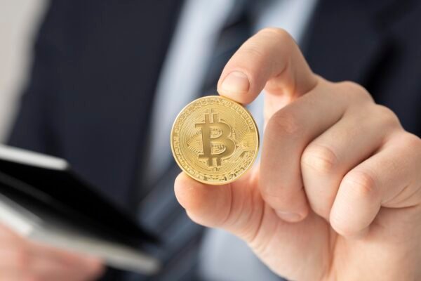Governo mira criptoativos para compensar recuo no IOF