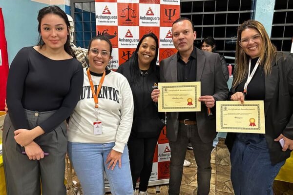 Feira de Profissões mobiliza estudantes e recebe presidente da Câmara, ex-aluno da escola estadual de Taboão da Serra