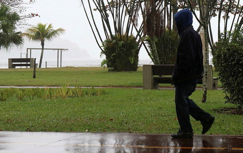 Inmet emite alertas para tempestades e onda de frio na Baixada Santista e Vale do Ribeira