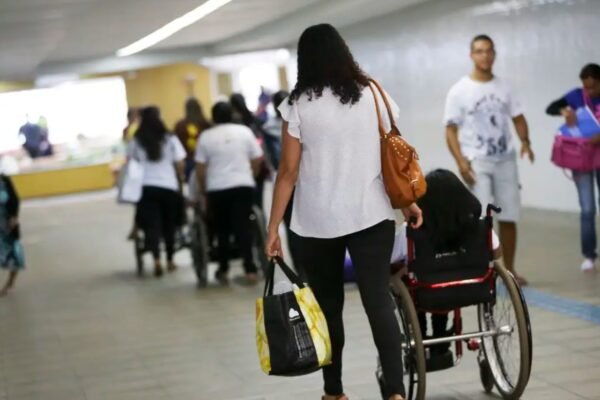 Deputados tentam barrar decreto que inclui Bolsa Família no cálculo do BPC