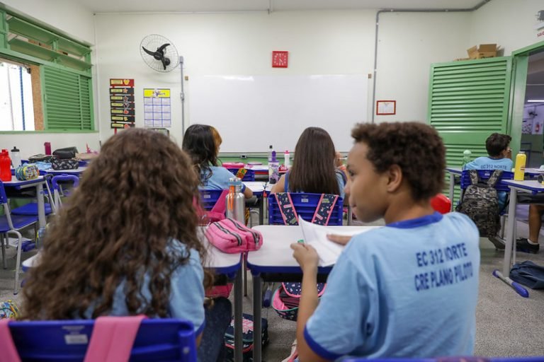 Comissão especial discute financiamento e infraestrutura da educação básica