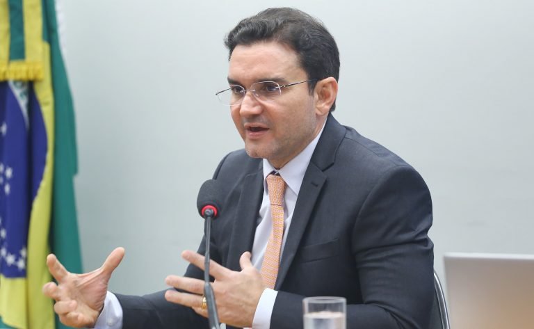 Ministro do Turismo participa de audiência na Câmara para apresentar planos para o setor