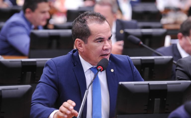 Comissão aprova exigência de que DF e municípios forneçam anualmente dados sobre infância e adolescência