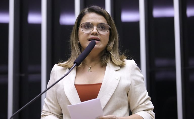 Comissão aprova meia-entrada para mulheres em jogos de futebol