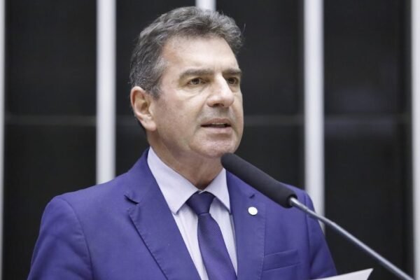 Comissão aprova instalação e conservação de equipamentos coletivos como diretriz da política urbana