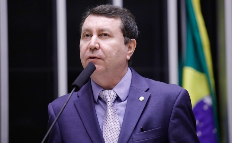 Comissão aprova regras para a instalação de outdoors em áreas urbanas e rurais