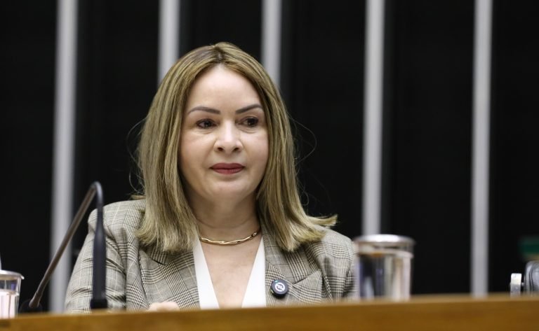 Comissão aprova projeto que prevê incentivo à formação de professores para a educação básica