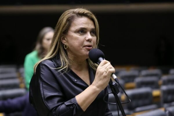Comissão aprova projeto que prevê apoio a apresentações artísticas nos transportes públicos