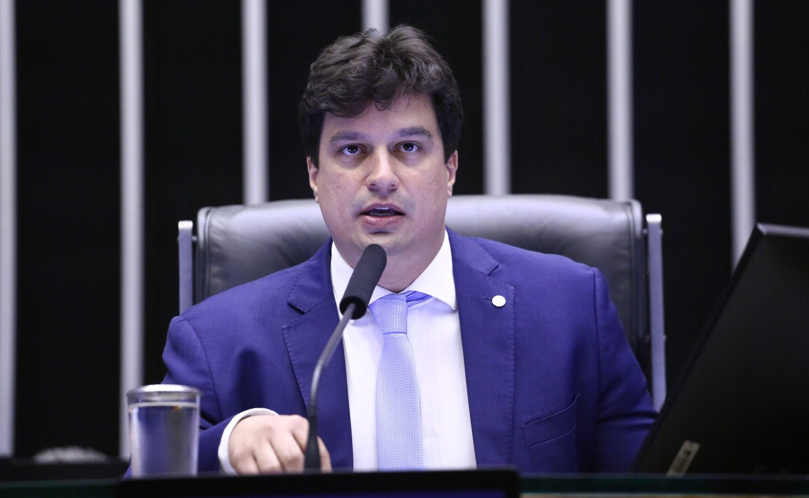 Comissão aprova piso salarial de médicos e cirurgiões dentistas em R$ 10,9 mil