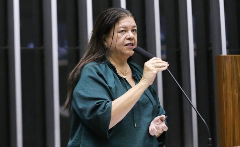Comissão aprova ampliação do direito a cirurgia reparadora de mama pelo SUS