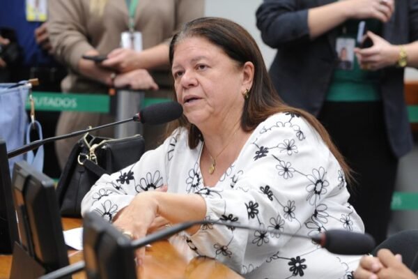CCJ aprova manutenção do nome de casado em qualquer hipótese de fim do casamento CCJ aprova manutenção do nome de casado em qualquer hipótese de fim do casamento