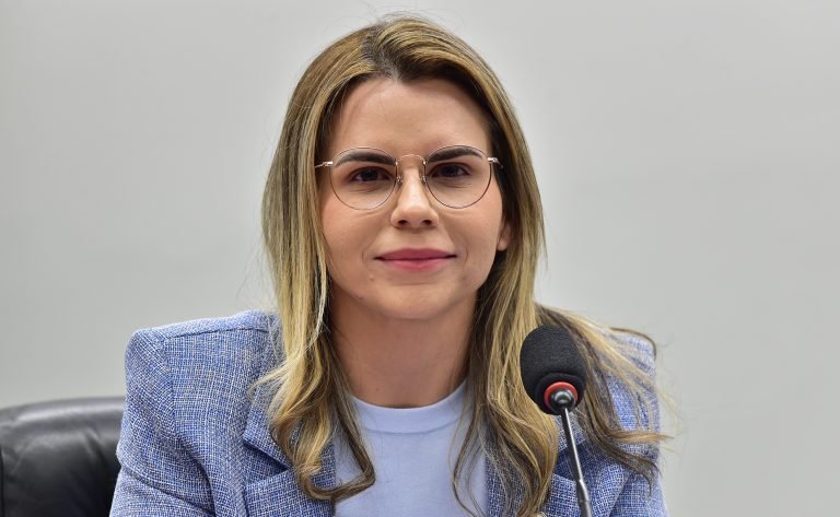 Comissão aprova inclusão de QR code em carteira de identificação de pessoa com autismo