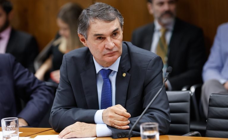 Projeto permite a contratação de recém-formados como estagiários