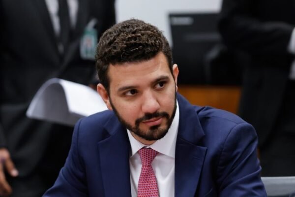 Comissão debate interdição de ponte sobre o rio Jequitinhonha na BR-101, na Bahia