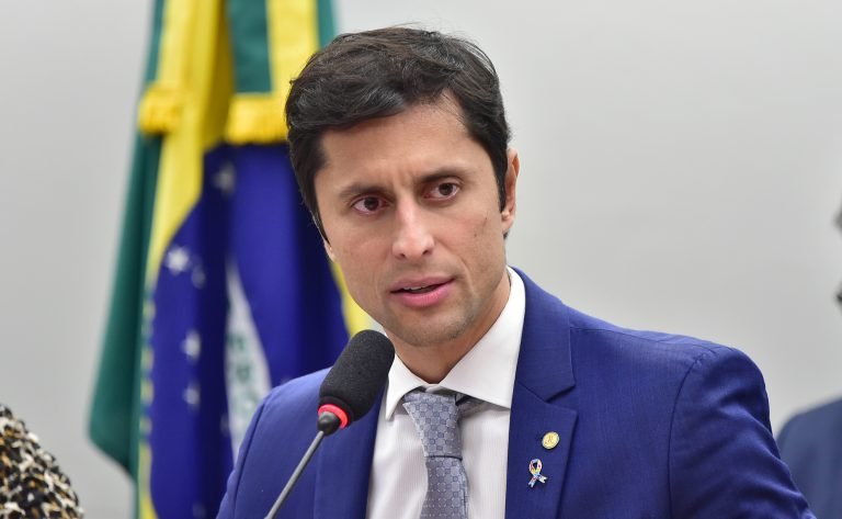 Comissão aprova prazo de 24 horas para agência de turismo emitir passagem aérea após o pagamento