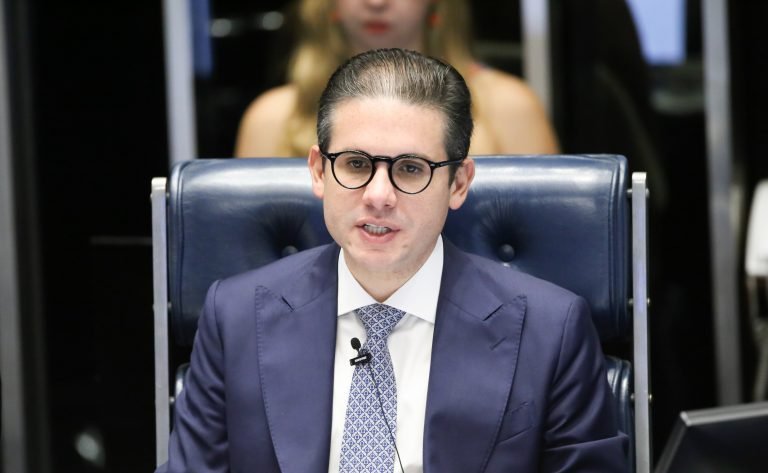 Motta afirma que o Plenário vai decidir sobre a perda de mandato da deputada Carla Zambelli