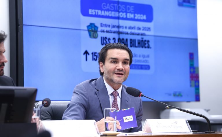 Com números em alta, ministro quer transformar turismo na principal matriz econômica do Brasil
