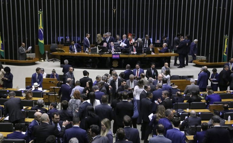 Câmara pode votar projeto que aumenta penas para abandono de idoso