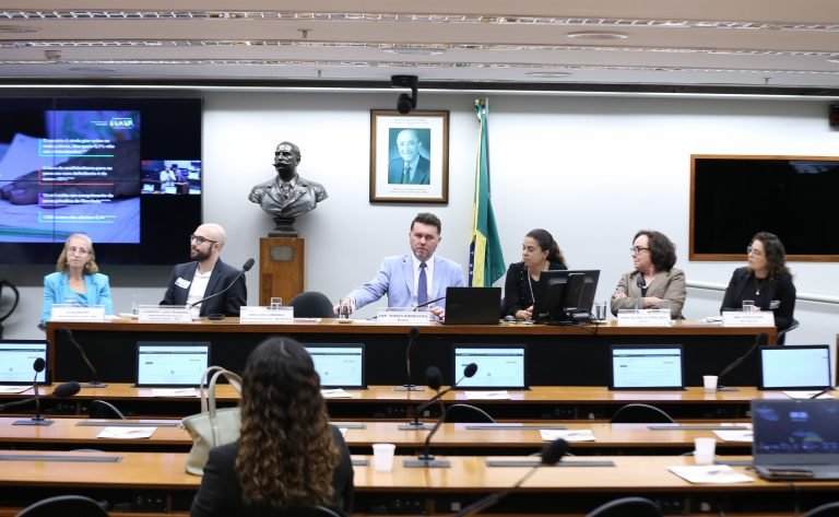 Com o novo plano de educação, governo e educadores querem superar quadro de 11 milhões de analfabetos no Brasil