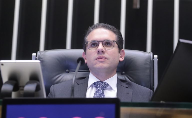 Câmara aprova projeto que aumenta pena para abandono de idoso ou pessoa com deficiência; acompanhe