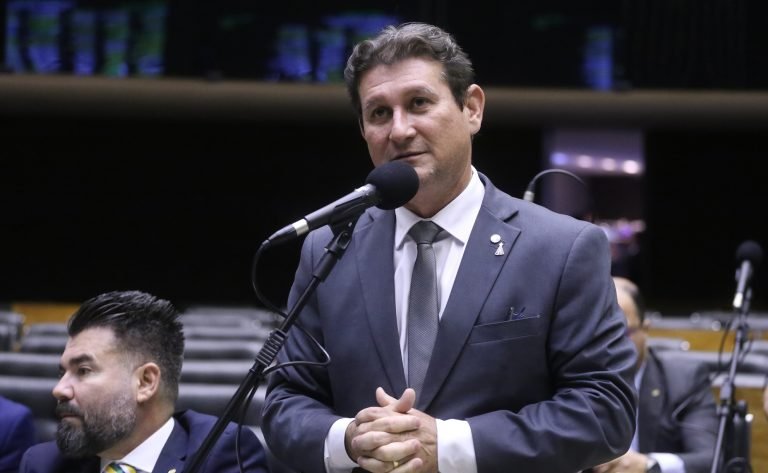 Comissão aprova regra para uso do cordão de girassol por pessoa com deficiência