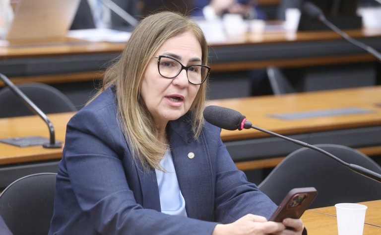 Comissão aprova projeto que inclui supervisores das secretarias de Educação em regras de aposentadoria especial