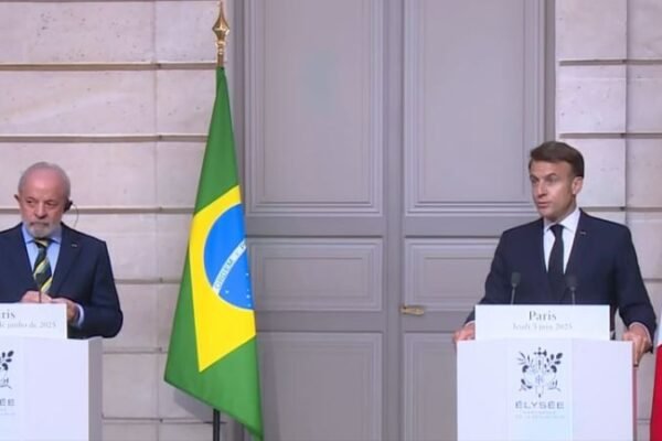 Em Paris, Lula faz pedido público a Macron: ‘Abra seu coração para o acordo com o Mercosul’