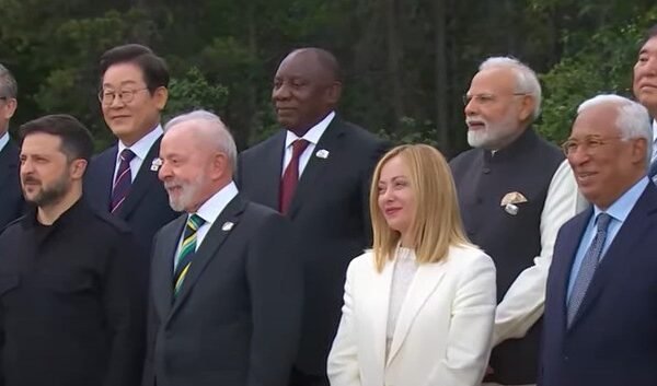 Lula fica ao lado de Zelensky em foto oficial de líderes do G7 e de países convidados