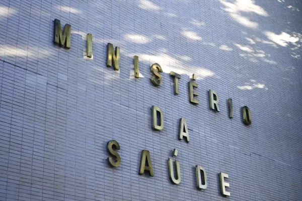 Alvo da CPI da Covid atua em empresas concorrentes e ganha contratos milionários do SUS