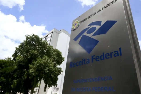 STJ determina suspensão da greve de auditores da Receita Federal